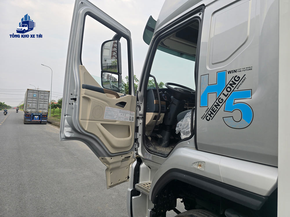 XE CHENGLONG H5 240HP THÙNG KÍN CONT 9M9